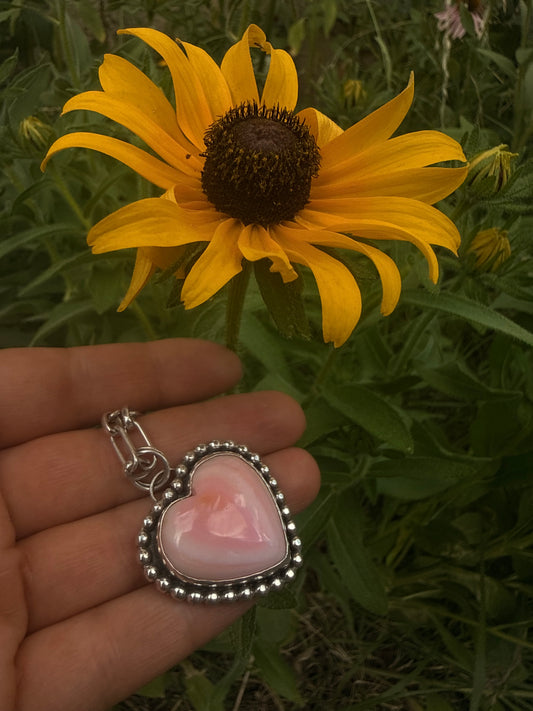 Heart Rock - Pink Conch & Beaded Border Necklace